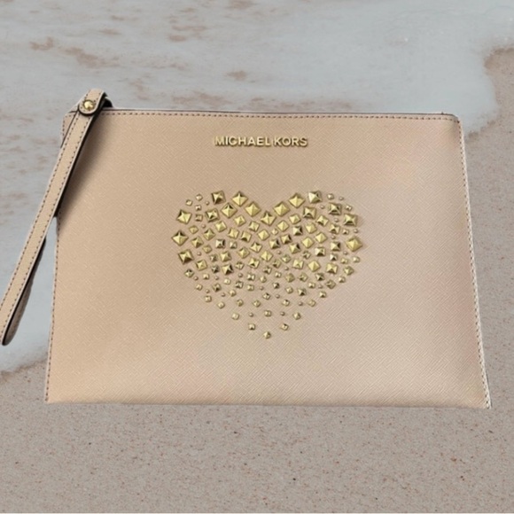 Michael Kors Giftables XL Zip Clutch Bag Saffiano Leather “Ballet” Heart Studs - Picture 1 of 12